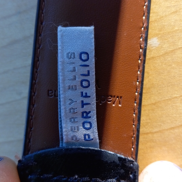 Bin 11 belt #1 Black and brown leather.  belt - Picture 2 of 4